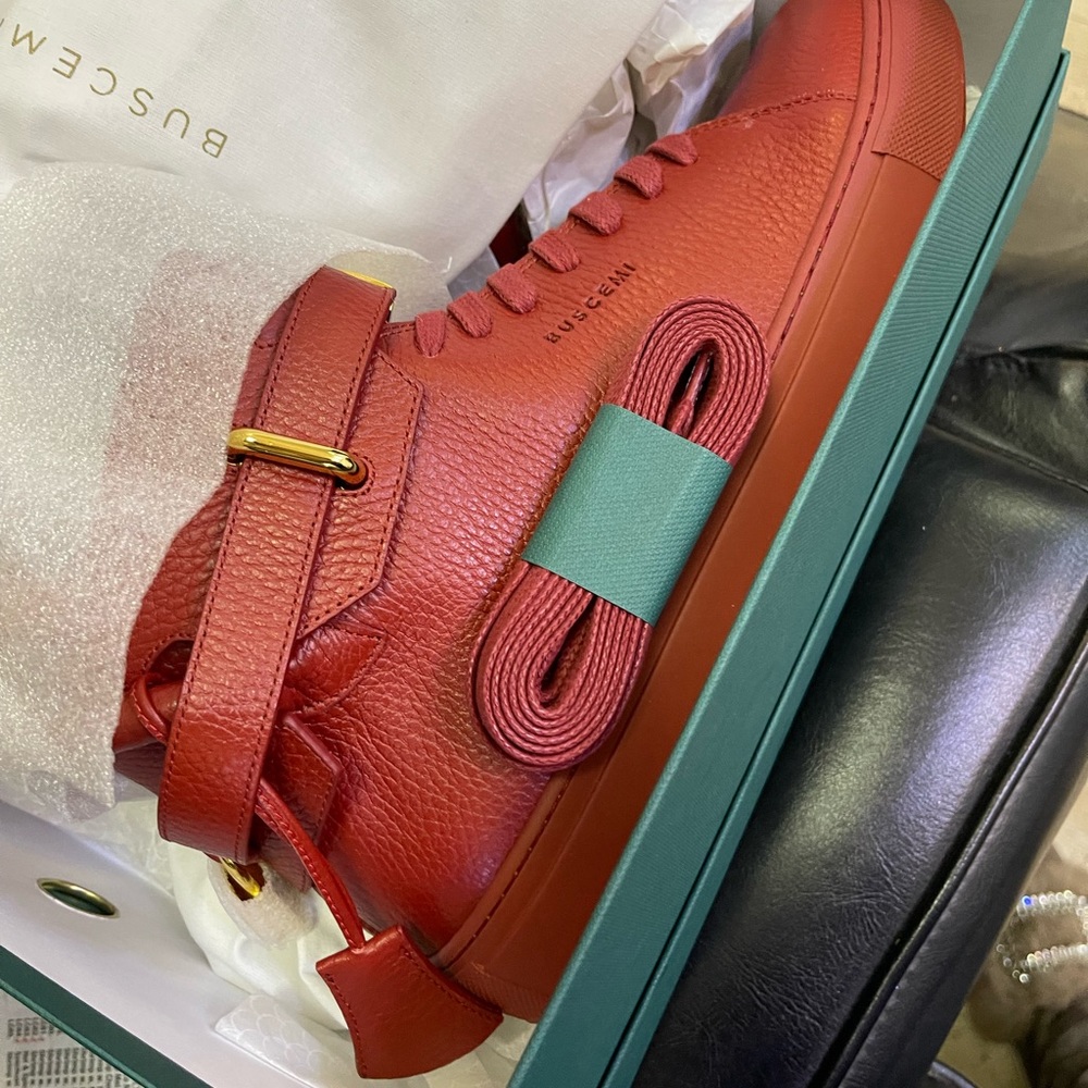 Bucesmi leather sneakers, size 13 Brand New